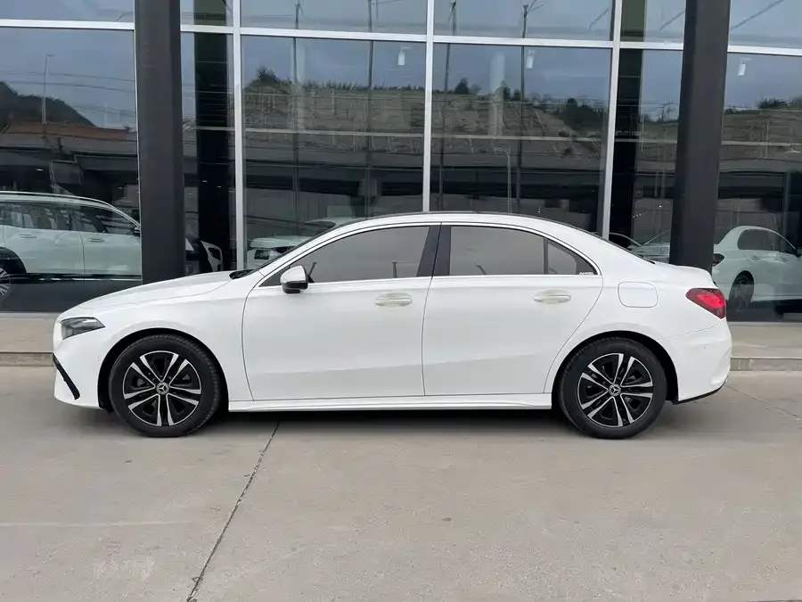 Mercedes-Benz Class A Mercedes-Benz A-Class 2024 A 200 L Dynamic Edition 2024 — миниатюра 2