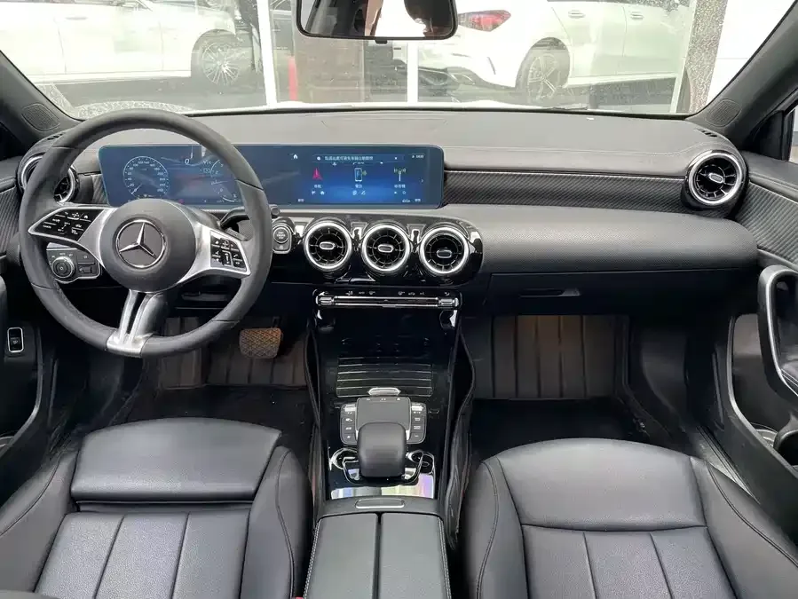 Mercedes-Benz Class A Mercedes-Benz A-Class 2024 A 200 L Dynamic Edition 2024 — миниатюра 4