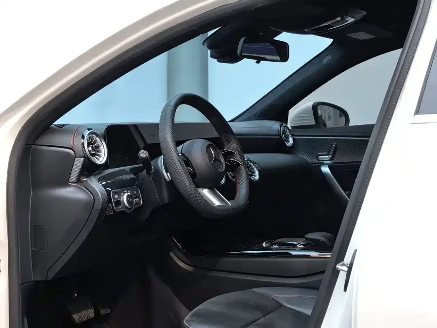 Mercedes-Benz Class A Mercedes-Benz A-Class 2023 A 200 L Fashion Edition 2023 — миниатюра 3