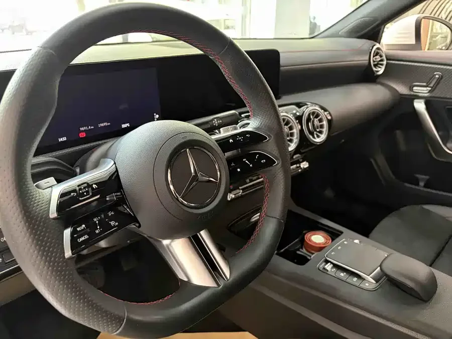 Mercedes-Benz Class A Mercedes-Benz A-Class 2024 A 200 L Fashion Edition 2024 — миниатюра 3