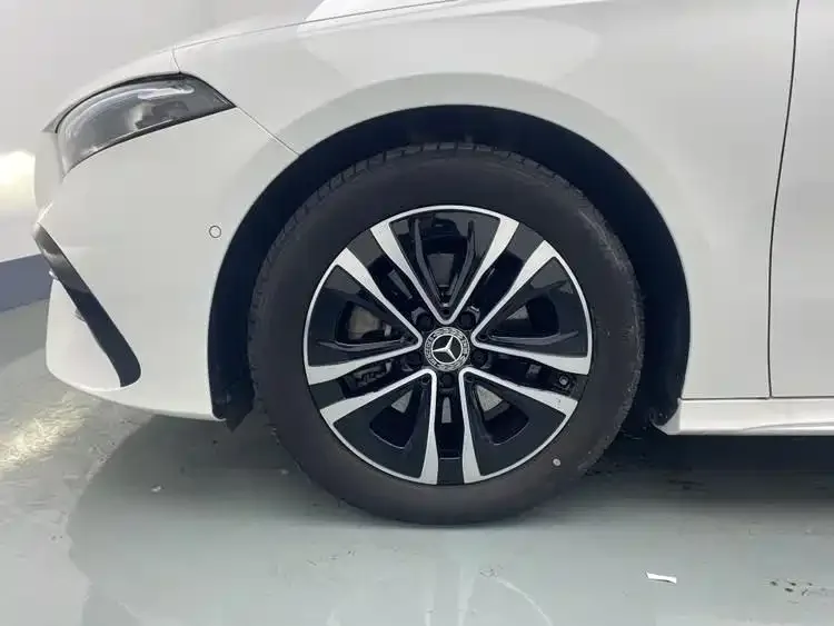 Mercedes-Benz Class A Mercedes-Benz A-Class 2023 A 200 L Dynamic Edition 2023 — миниатюра 2