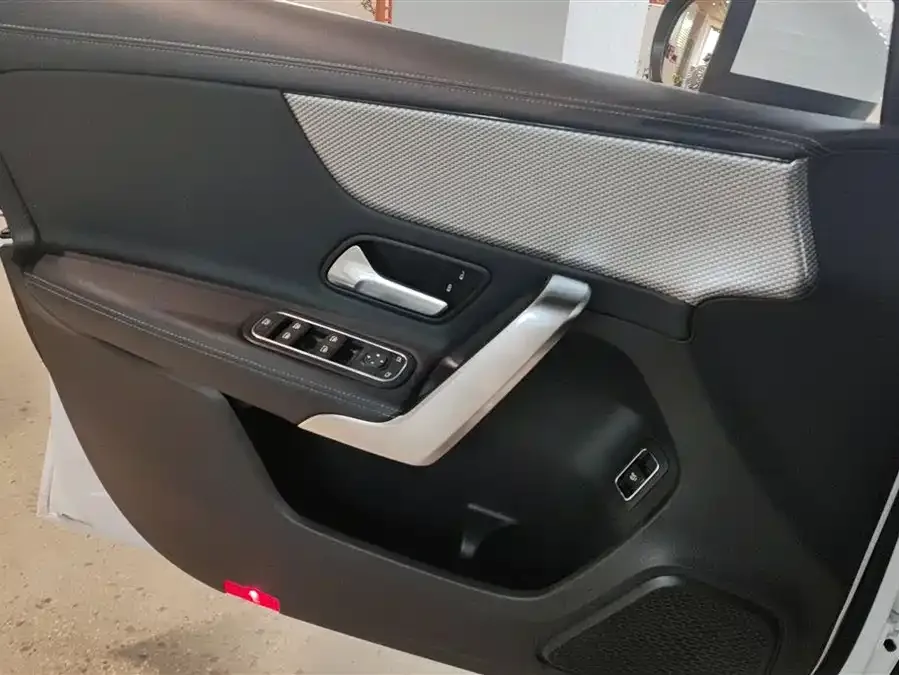 Mercedes-Benz Class A Mercedes-Benz A-Class 2024 A 180 L 2024 — миниатюра 4