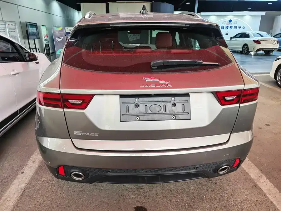 Jaguar E-Pace 2024 aggressive sports version R-DYNAMIC S 2023 — миниатюра 3