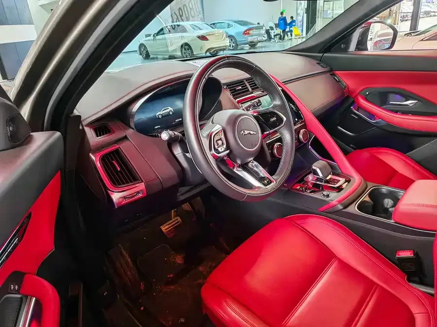 Jaguar E-Pace 2024 aggressive sports version R-DYNAMIC S 2023 — миниатюра 4