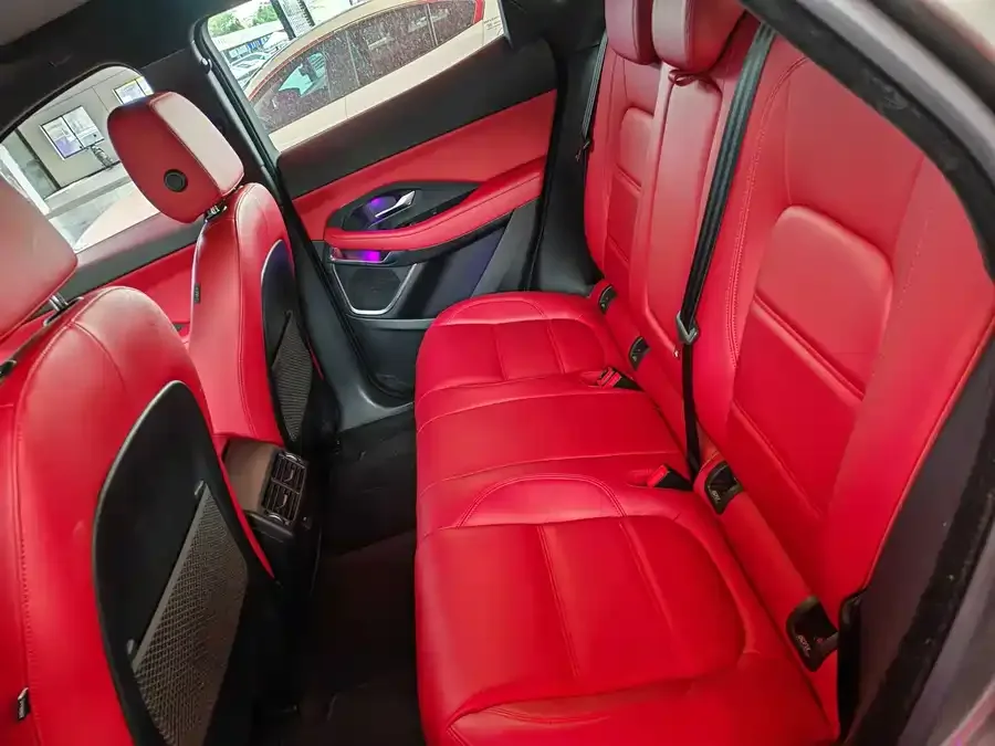 Jaguar E-Pace 2024 aggressive sports version R-DYNAMIC S 2023 — миниатюра 5