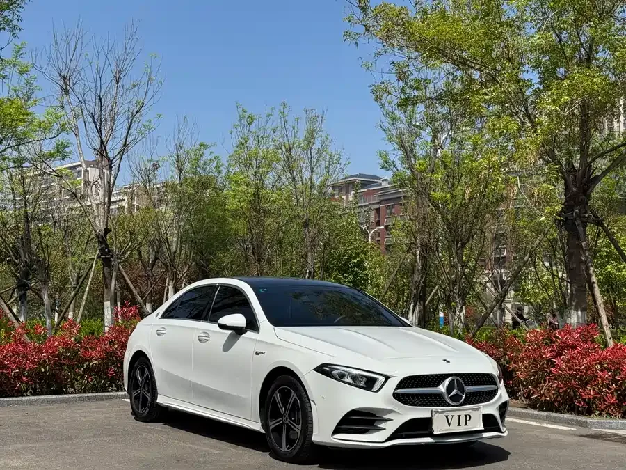 Mercedes-Benz Class A Mercedes-Benz A-Class 2022 Model Three A 200 L Sports Sedan Fashion Model 2023 — миниатюра 3