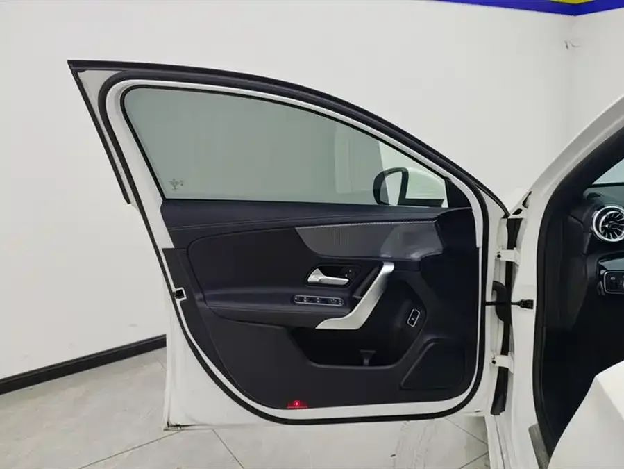 Mercedes-Benz Class A Mercedes-Benz A-Class 2022 Model II A 200 L Sports Sedan Fashion Model 2022 — миниатюра 4