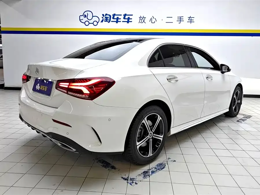 Mercedes-Benz Class A Mercedes-Benz A-Class 2022 Model Three A 200 L Sports Sedan Fashion Model 2023 — миниатюра 3
