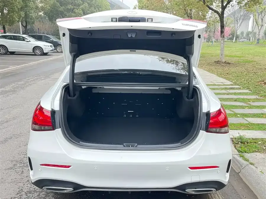 Mercedes-Benz Class A Mercedes-Benz A-Class 2022 A 180 L Sports Sedan 2023 — миниатюра 4
