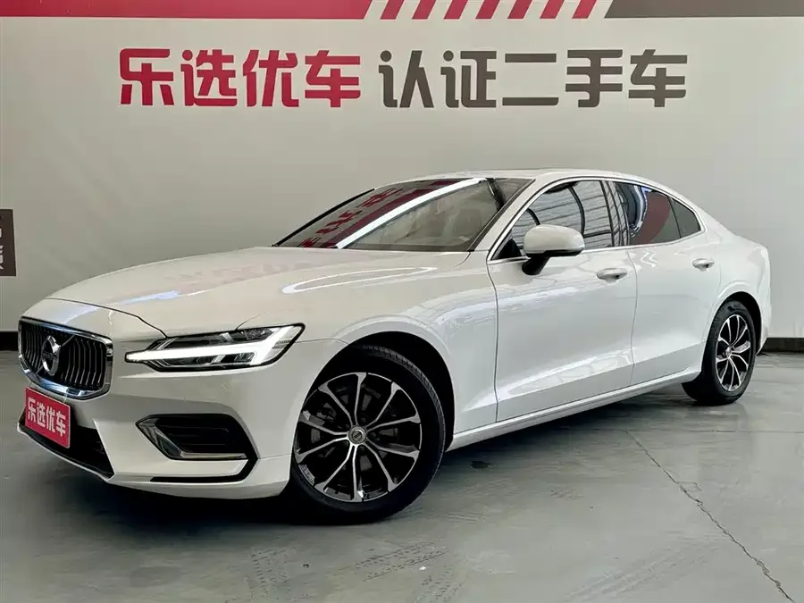 Volvo S60 2022 B4 Zhiyi Luxury Edition 2022 — фото 1, купить с доставкой в Москву
