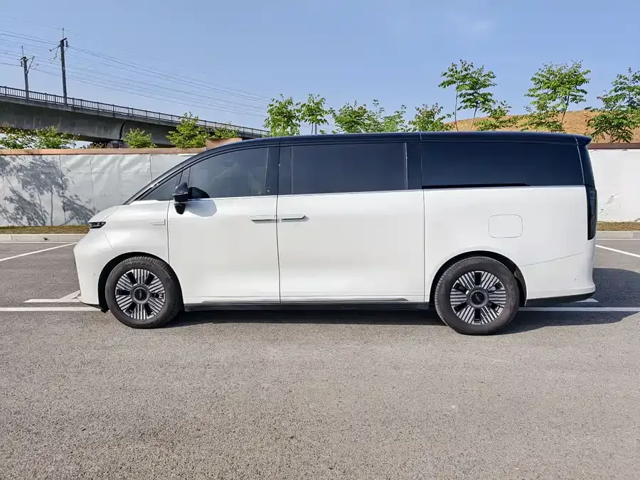 Geely Yizhen L380 Yizhen L380 2024 140 degree 6-seater 4WD Ultra 2024 — миниатюра 2