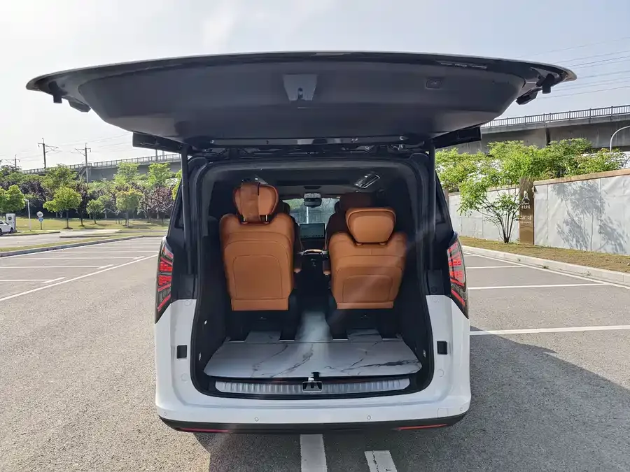 Geely Yizhen L380 Yizhen L380 2024 140 degree 6-seater 4WD Ultra 2024 — миниатюра 3