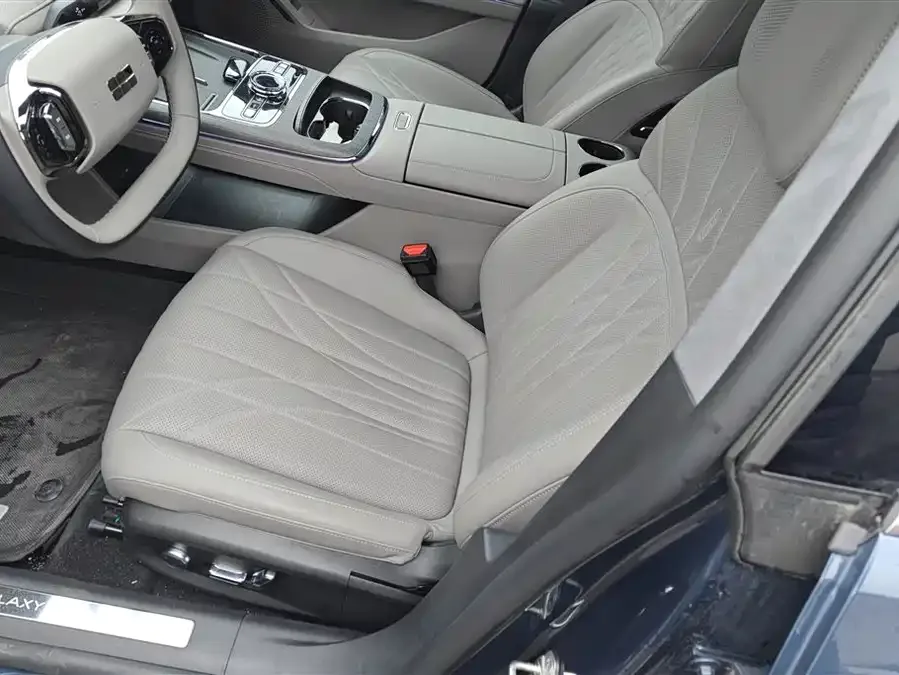 Geely Galaxy Star 8 Galaxy Star 8 2025 130km EM-i Flagship Edition 2025 — миниатюра 3