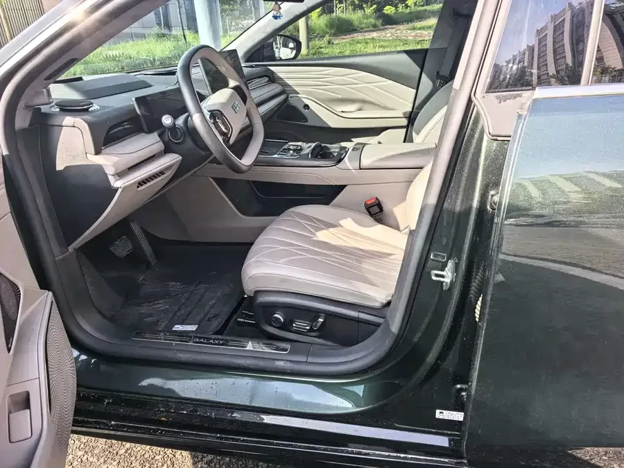 Geely Galaxy Star 8 Galaxy Star 8 2025 130km EM-i Premium Edition 2025 — миниатюра 5