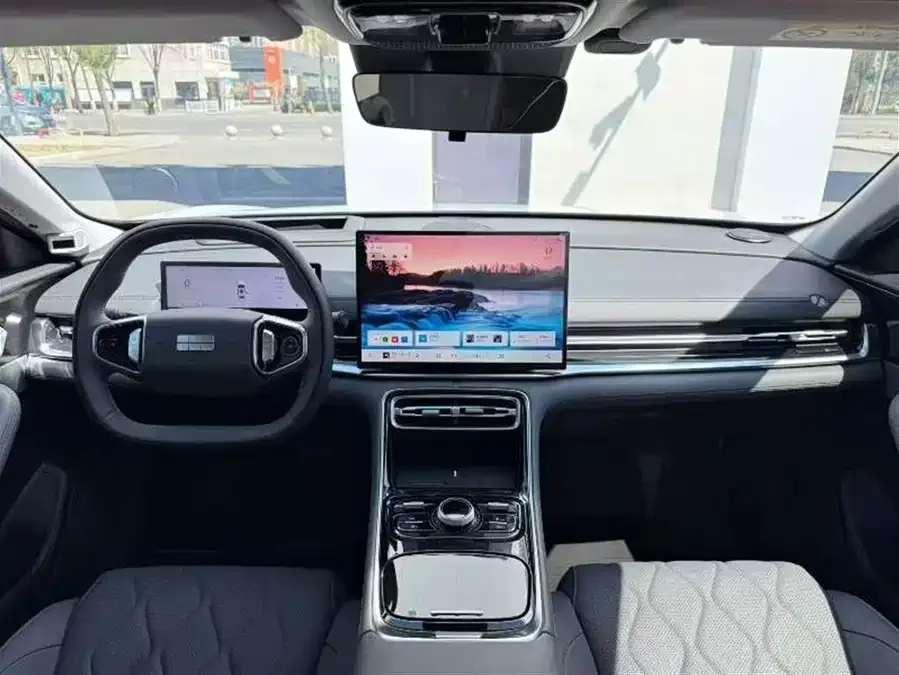 Geely Galaxy A7 Galaxy A7 2025 EM-i 150km Premium Edition 2025 — миниатюра 3