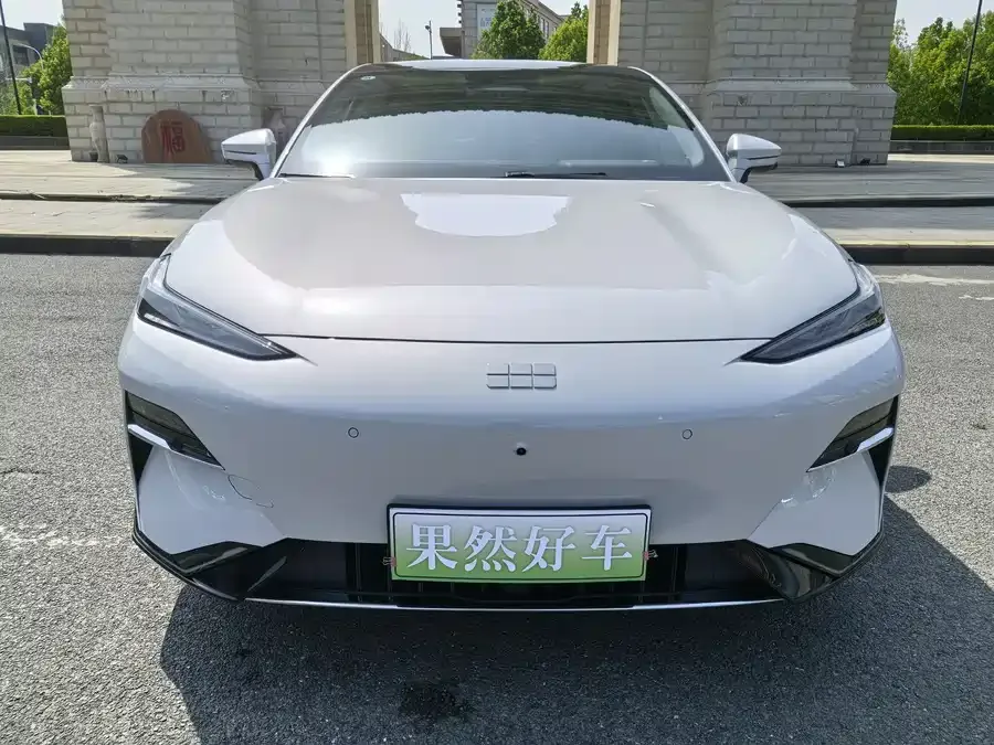 Geely Galaxy E8 Galaxy E8 2025 700km Long-distance Intelligent Driving Edition 2025 — миниатюра 3