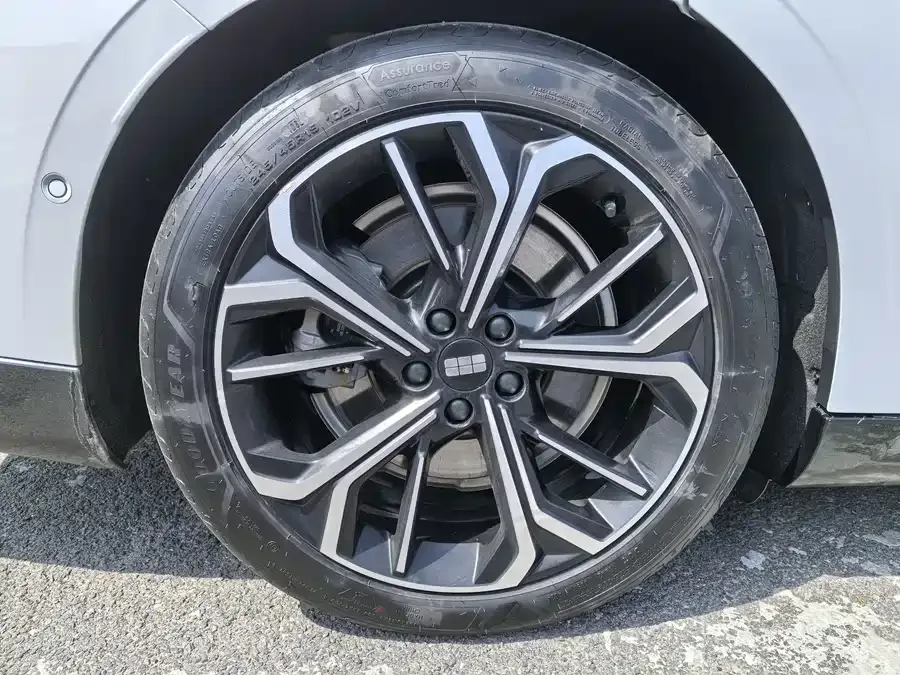 Geely Galaxy E8 Galaxy E8 2025 700km Long-distance Intelligent Driving Edition 2025 — миниатюра 4