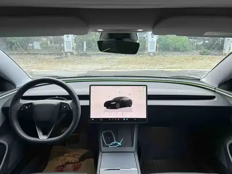 Tesla Model 3 Model 3 2023 rear-wheel drive version 2024 — миниатюра 2