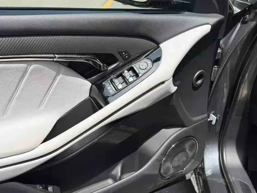 Voyah Lantu FREE VOYAH FREE 2025 318 318km RWD Touring Edition 2025 — миниатюра 3