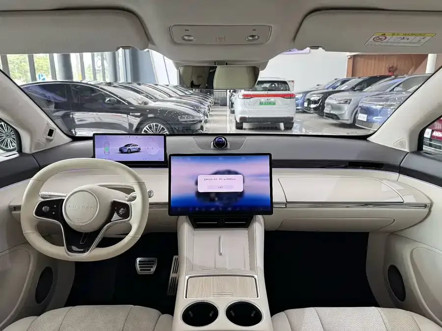 Smart world R7 Zhijie R7 2024 pure electric 736km UItra 2024 — миниатюра 2