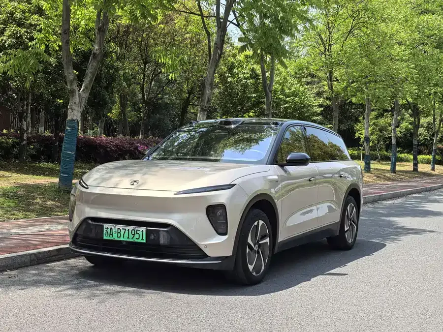 NIO ES8 2024