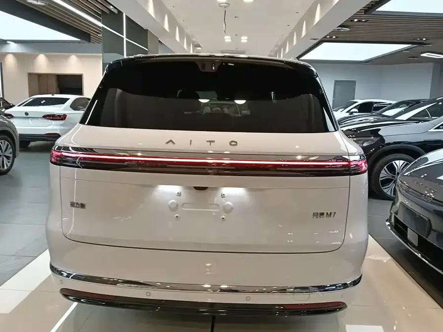 AITO M7 Wenjie M7 2026 Extended Range Max Version 5-Seater (192-line LiDAR) 2025 — миниатюра 3