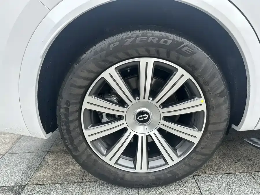 AITO M8 Wenjie M8 2025 Extended Range Max+ Version 53.4kWh 5-Seat Version (192-line LiDAR) 2025 — миниатюра 3