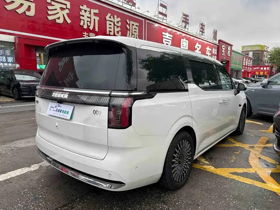 Zeekr 009 Zeekr 009 2024 seven-seat aisle version four-wheel drive 108kWh 2025 — миниатюра 3