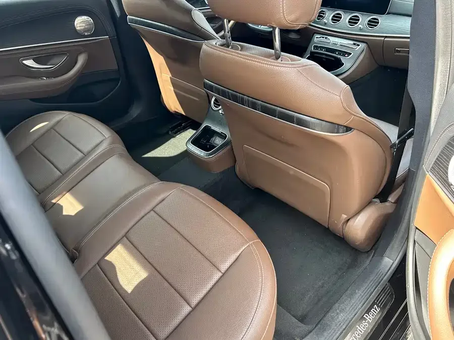 Mercedes-Benz E-class new energy Mercedes-Benz E-Class New Energy 2023 E 350 e L Plug-in Hybrid Sports Sedan 2022 — миниатюра 5