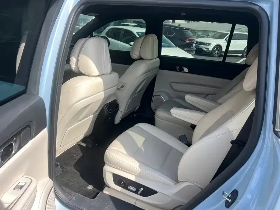 Li Xiang One Ideal ONE 2021 extended range 6-seater version 2022 — миниатюра 5
