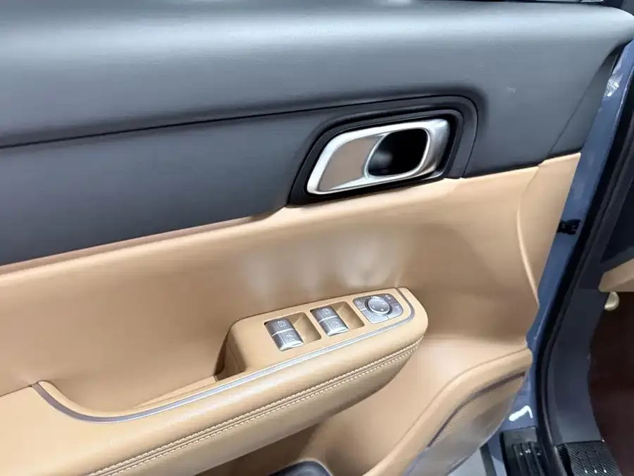 Li Xiang One Ideal ONE 2021 extended range 6-seater version 2022 — миниатюра 3