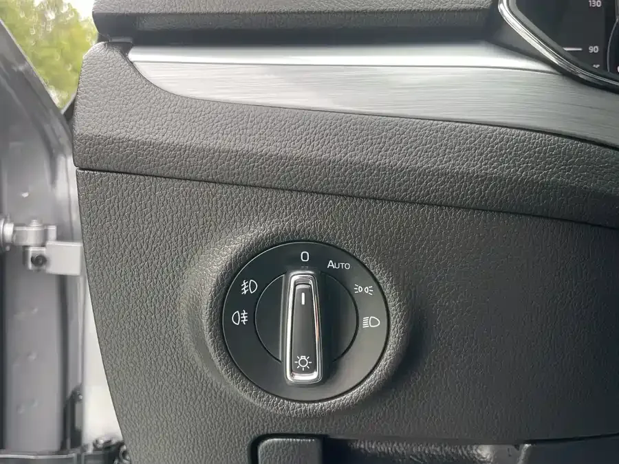 Skoda Superb Superb 2023 facelifted TSI280 DSG exclusive version 2024 — миниатюра 3
