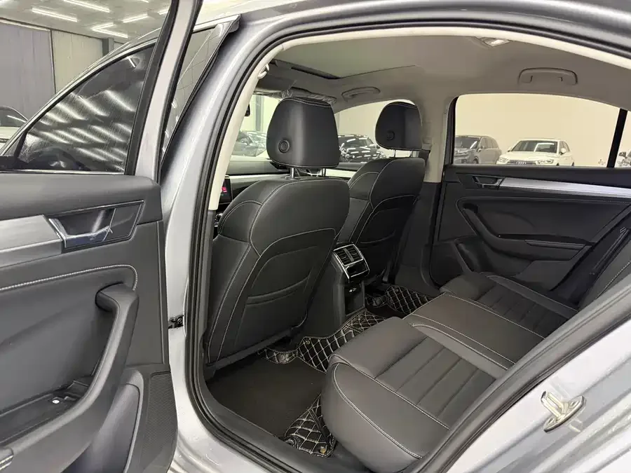 Skoda SuperB Superb 2023 facelifted TSI280 DSG exclusive version 2024 — миниатюра 2