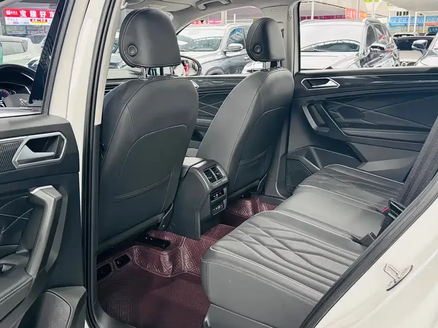 Volkswagen Tiguan L Tiguan L 2022 330TSI Automatic 2WD R-Line Enjoy Edition 2022 — миниатюра 2