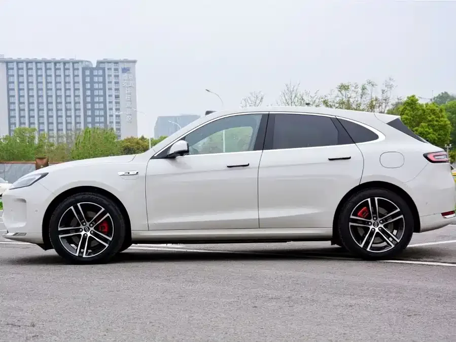 AITO M5 M5 2025 Extended Range Ultra 4WD Edition 2025 — миниатюра 2