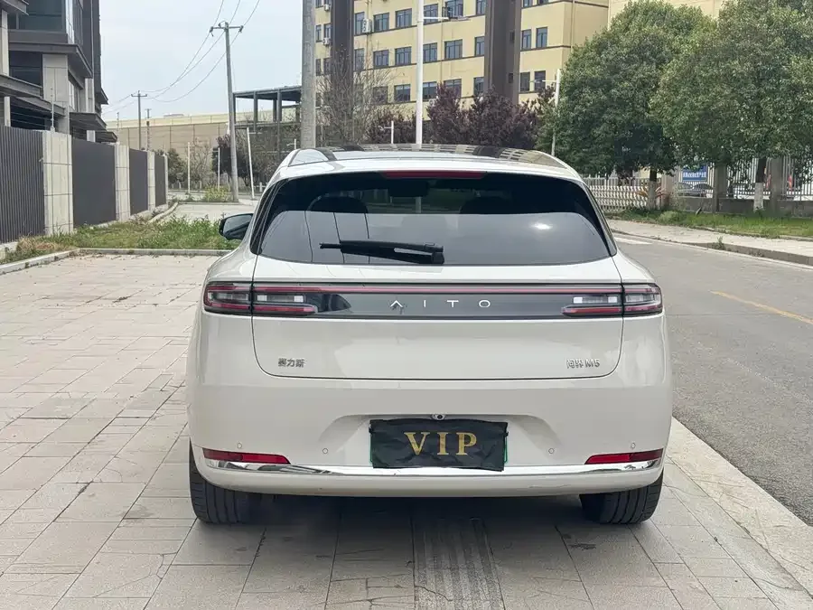 AITO M5 M5 2025 Extended Range Ultra 4WD Edition 2025 — миниатюра 2