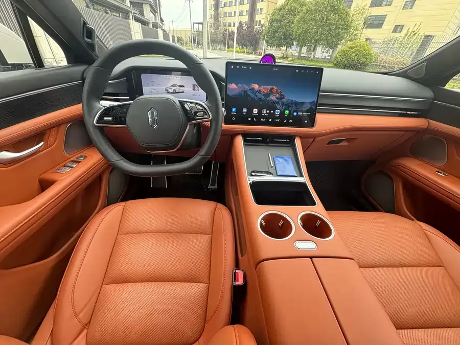 AITO M5 M5 2025 Extended Range Ultra 4WD Edition 2025 — миниатюра 3