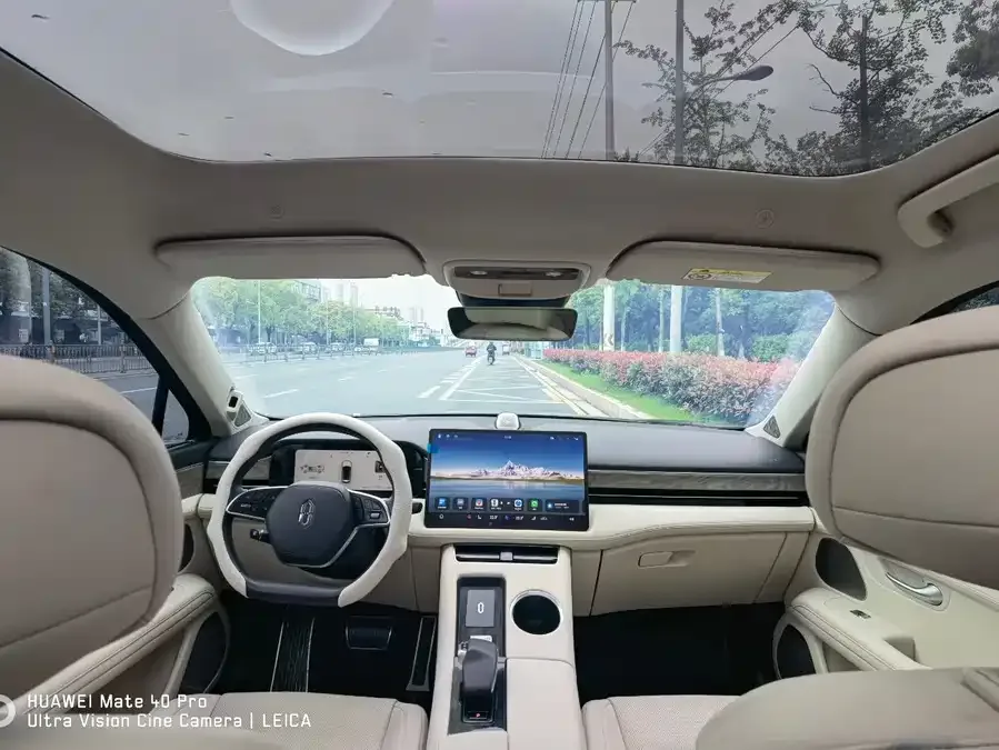 AITO M5 M5 2022 Extended Range Rear-Drive Standard Edition 2022 — миниатюра 2