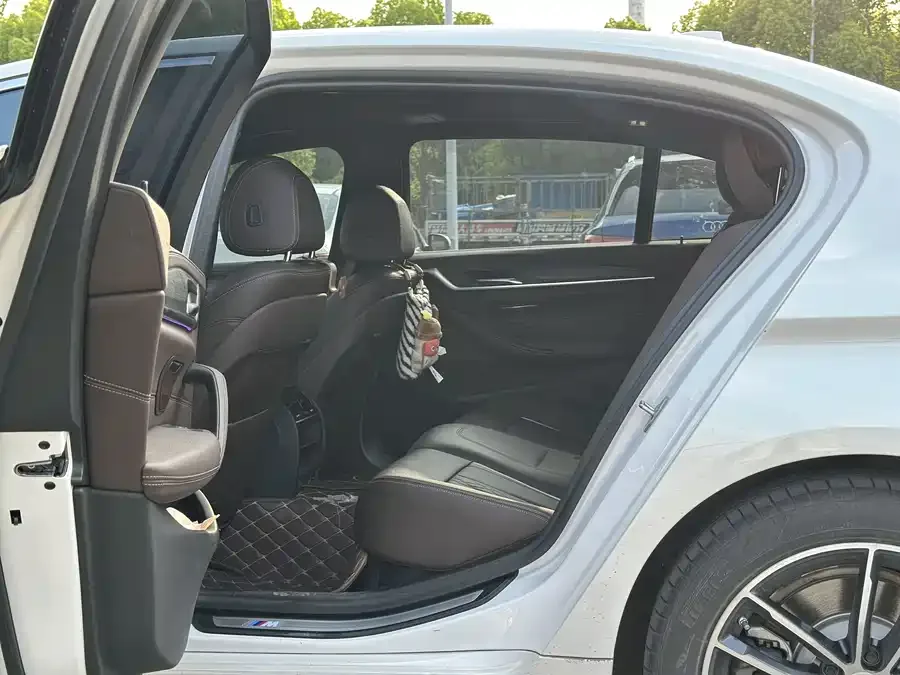 BMW 5 Series New Energy 2022 Model 2 535Le M Sports Package 2023 — миниатюра 2