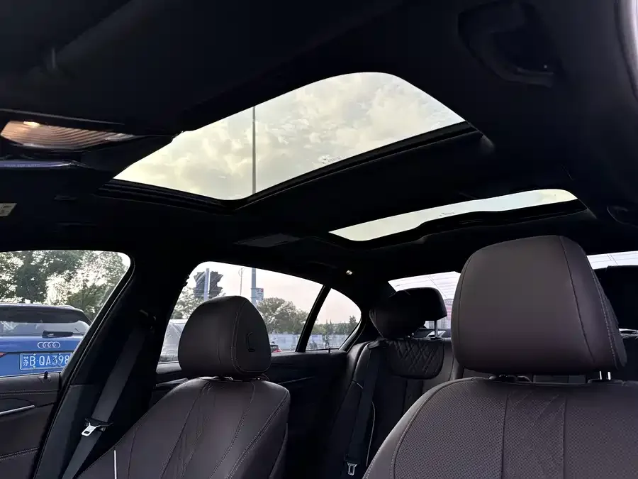 BMW 5 Series New Energy 2022 Model 2 535Le M Sports Package 2023 — миниатюра 3