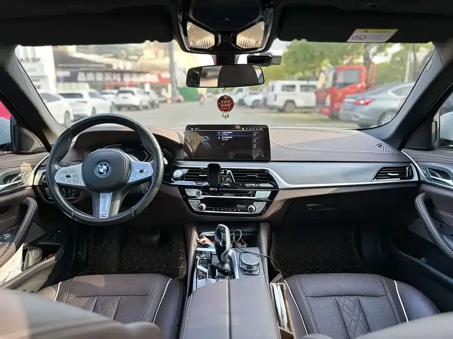 BMW 5 Series New Energy 2022 Model 2 535Le M Sports Package 2023 — миниатюра 4