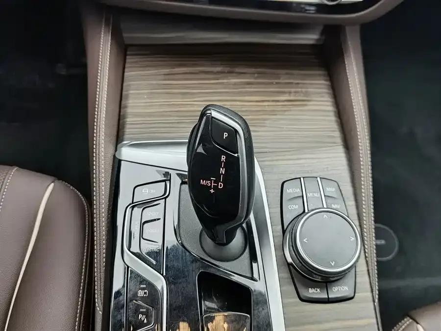 BMW 5 Series New Energy 2022 Model 535Le Luxury Package 2023 — миниатюра 4