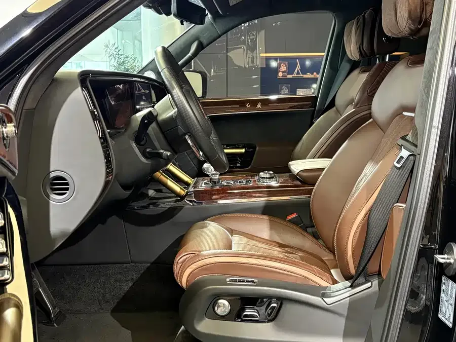 Hongqi Golden Sunflower National Glory Hongqi Golden Sunflower National Glory 2022 4.0T Elegant Flagship Edition 6-seater 2023 — миниатюра 2