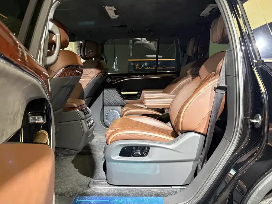 Hongqi Golden Sunflower National Glory Hongqi Golden Sunflower National Glory 2022 4.0T Elegant Flagship Edition 6-seater 2023 — миниатюра 4