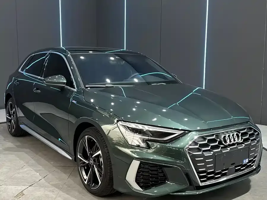 Audi A3 2024 Sportback 35 TFSI stylish and sporty 2024 — миниатюра 3