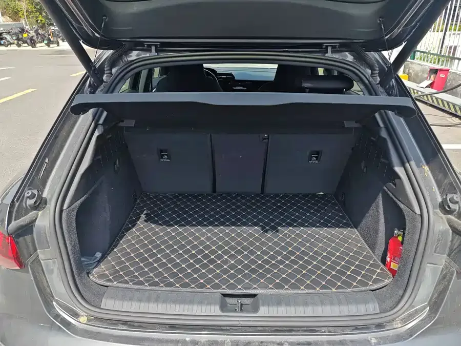 Audi A3 2023 Sportback 35 TFSI stylish and sporty 2023 — миниатюра 4