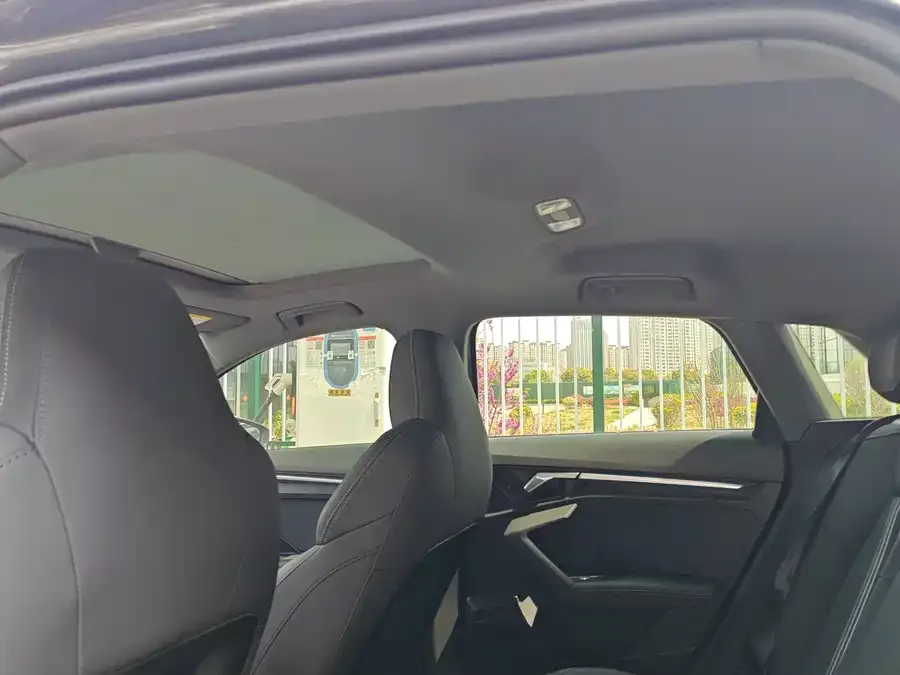 Audi A3 2023 Sportback 35 TFSI stylish and sporty 2023 — миниатюра 5