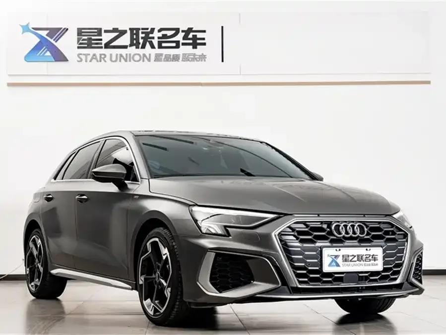 Audi A3 2024 Sportback 35 TFSI luxury sports model 2024 — миниатюра 2
