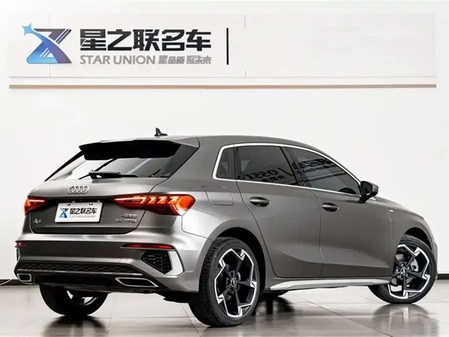 Audi A3 2024 Sportback 35 TFSI luxury sports model 2024 — миниатюра 4