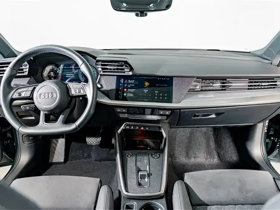 Audi A3 2024 Sportback 35 TFSI luxury sports model 2024 — миниатюра 5